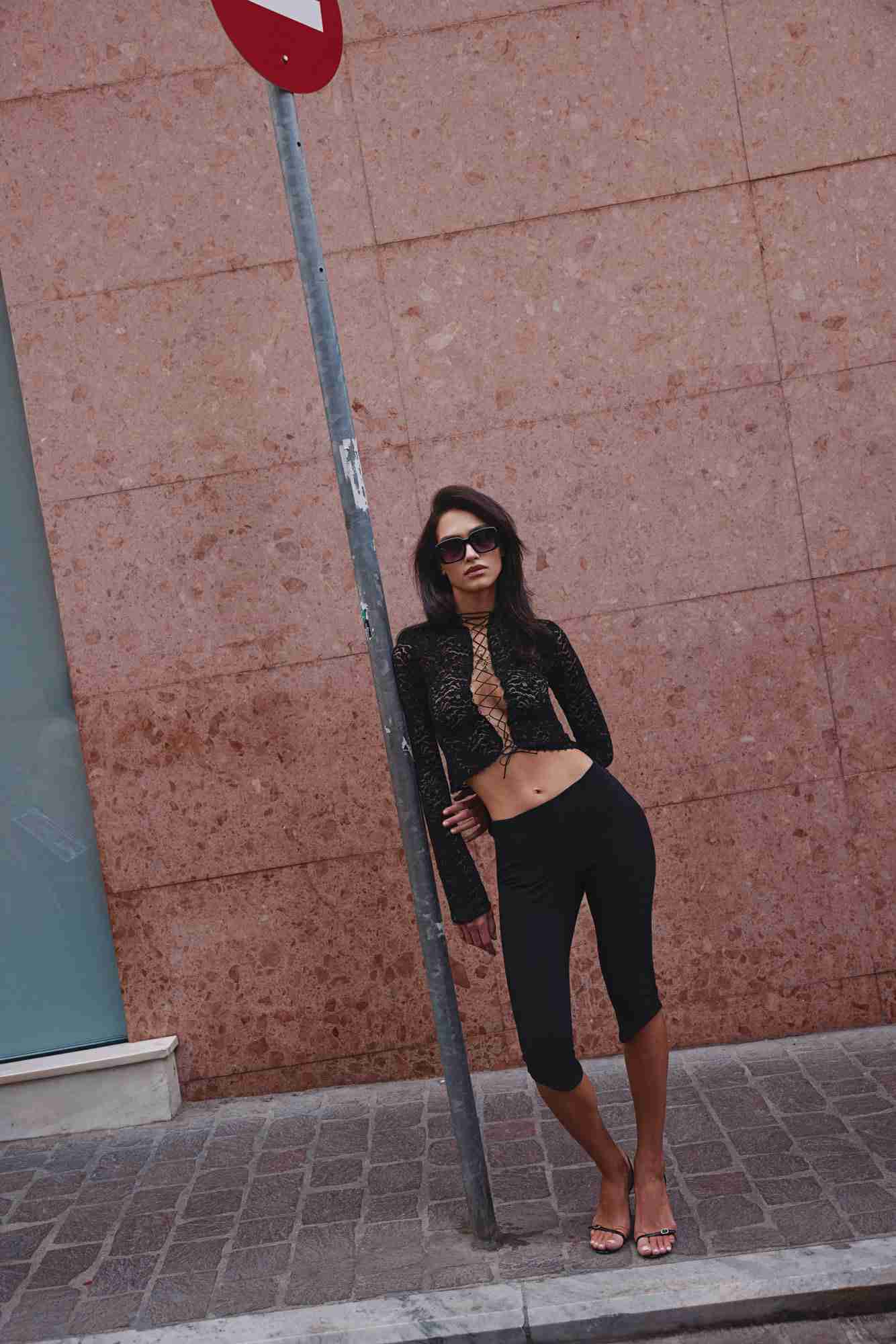 nerea-black-capri-new
